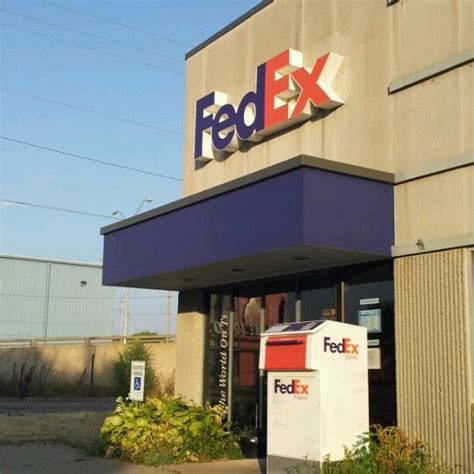 The FedEx Drop Box located at the American Equity Building in West Des Moines, IA at 6000 Westown Parkway is a convenient location for dropping off packages and …